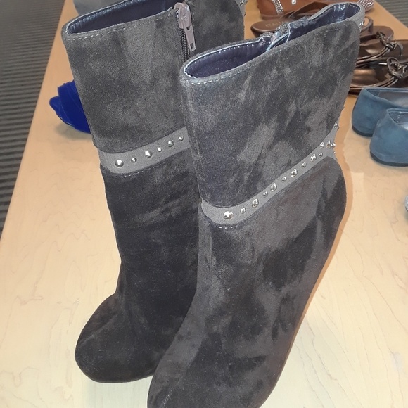 Shoes - Picture 1 of 3